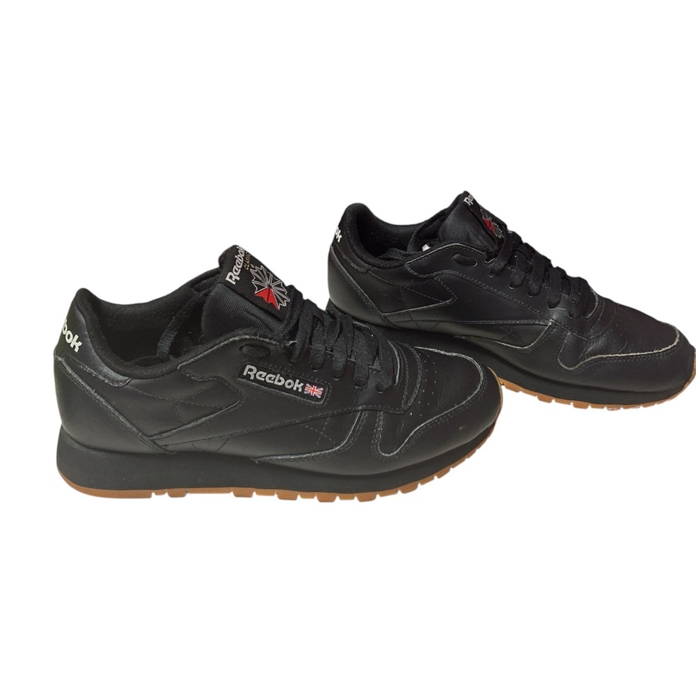 Reebok Classic Black Leather Retro Minimalist Design UnisexSneakers Gum Colorway